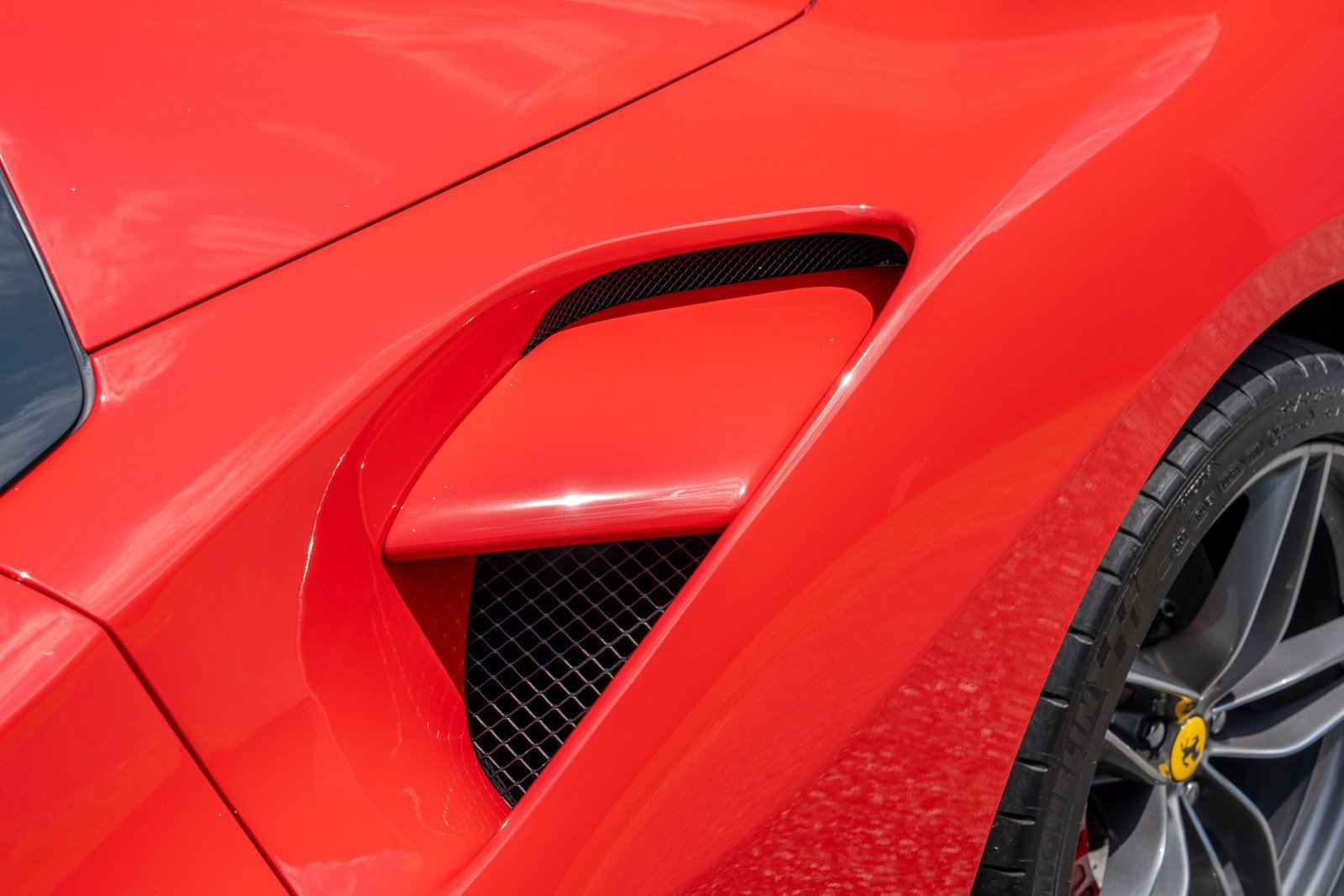 Used 2018 Ferrari 488 Spider RWD image 13