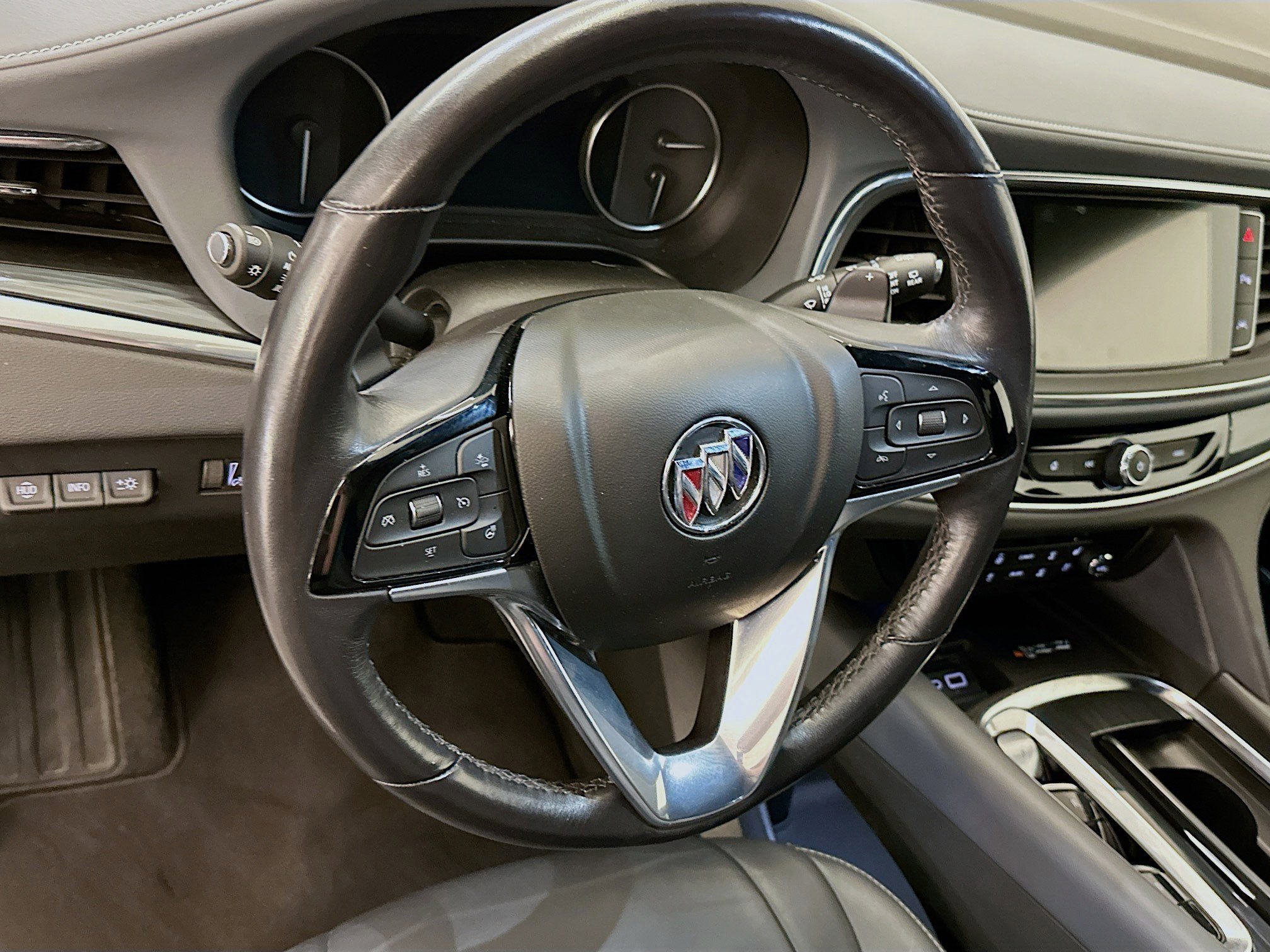 Used 2024 Buick Enclave Premium AWD/4WD image 18