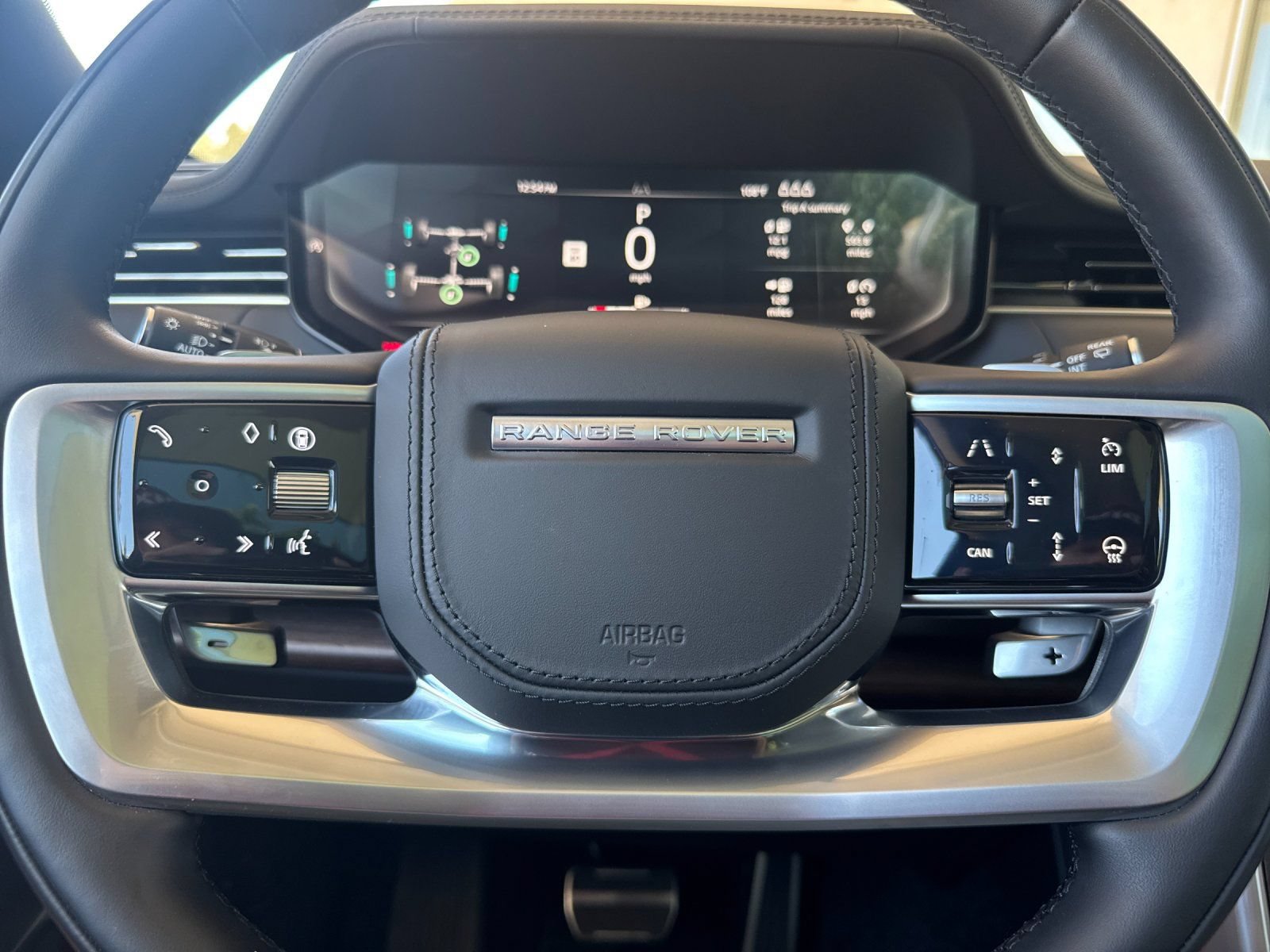 Used 2025 Land Rover Range Rover SE AWD/4WD image 24