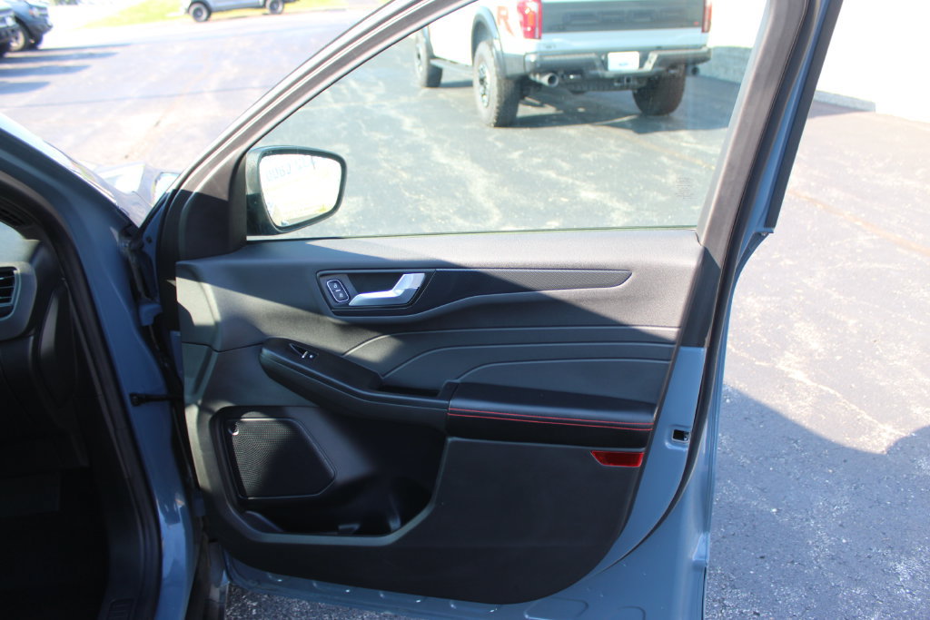 Used 2024 Ford Escape ST-Line w/ Tech Pack #1 FWD image 13