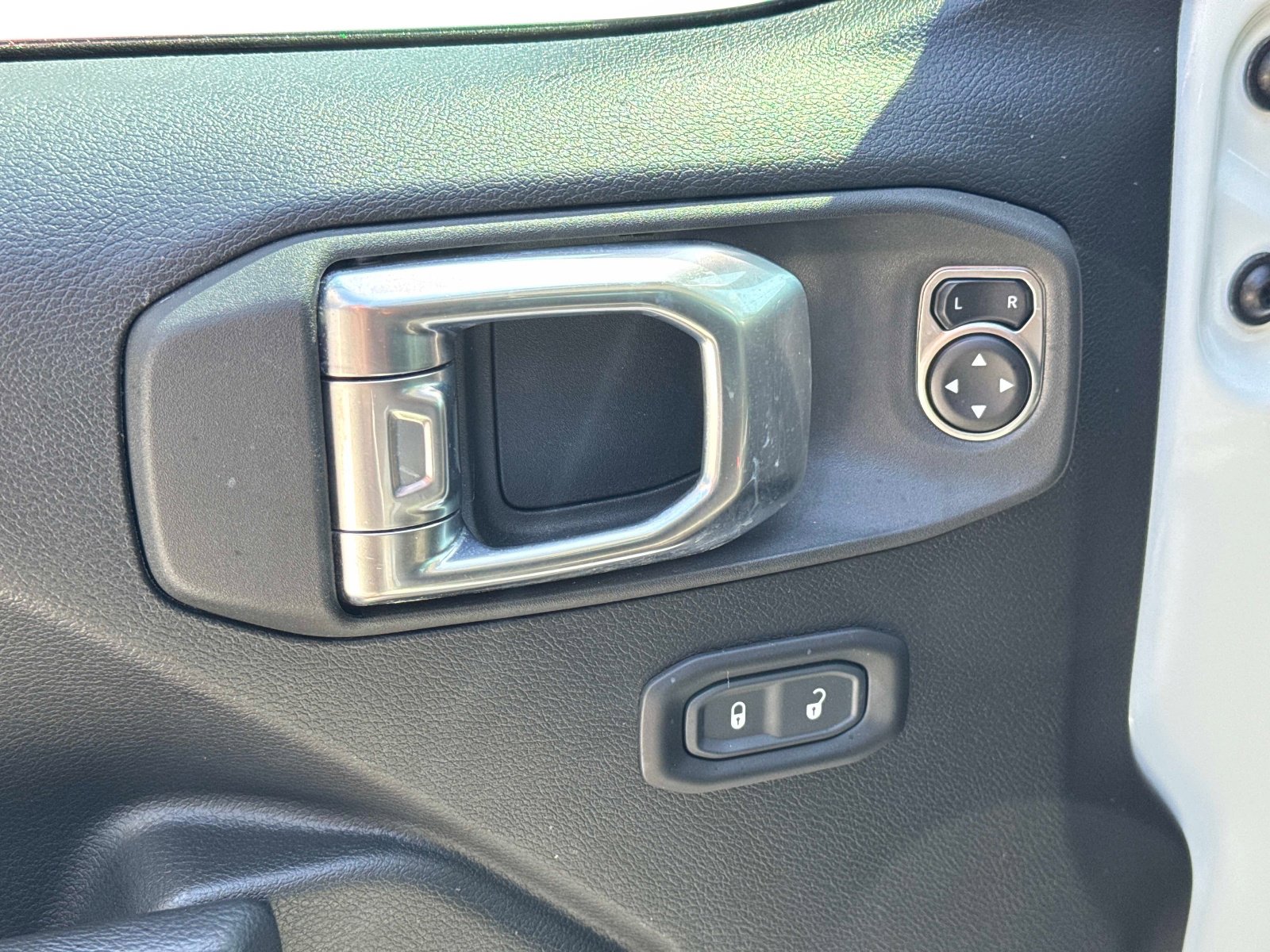 Used 2023 Jeep Wrangler Sport image 13