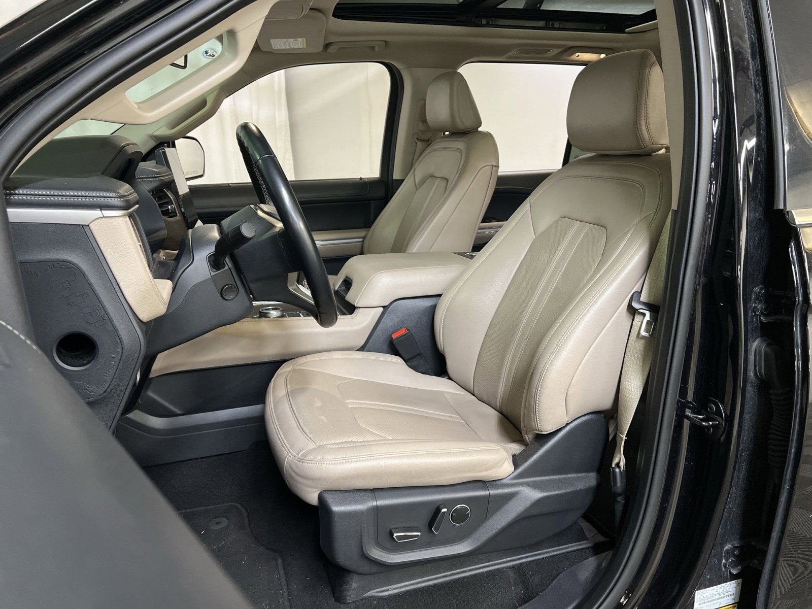 Used 2024 Ford Expedition Max Limited image 12