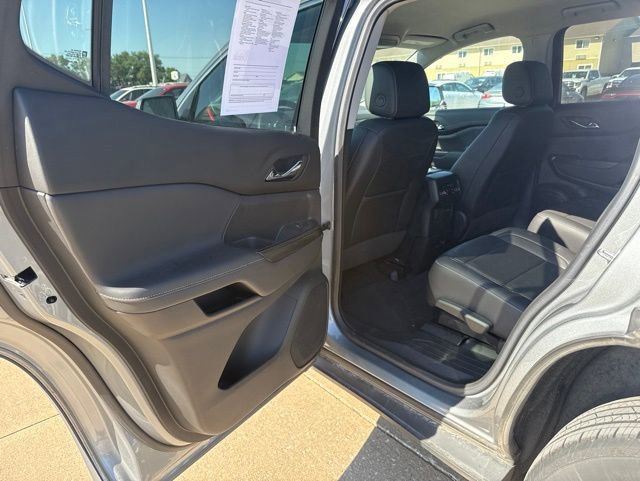 Used 2023 GMC Acadia SLT w/ Preferred Package AWD/4WD image 17