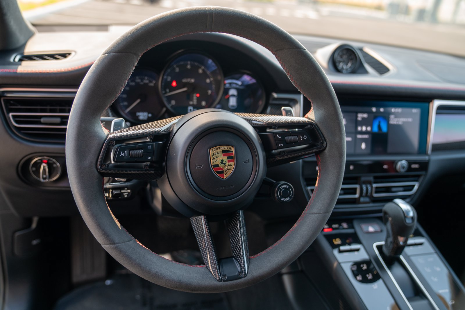 Certified 2024 Porsche Macan GTS AWD/4WD image 14