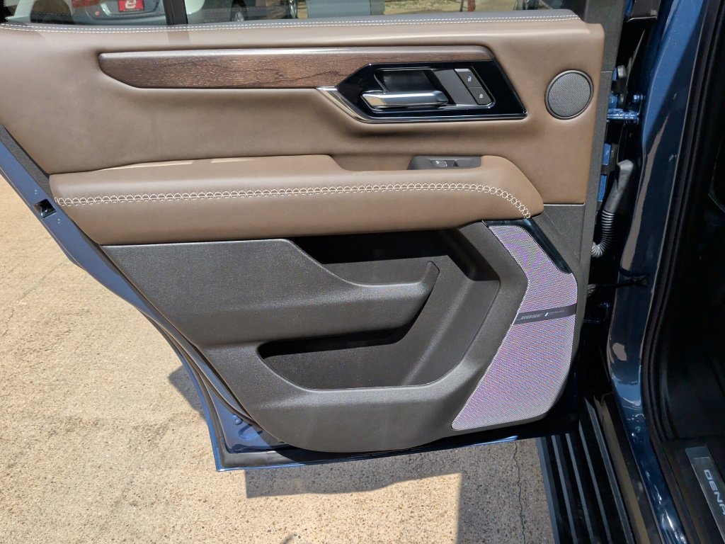New 2026 GMC Yukon Denali Ultimate AWD/4WD image 32