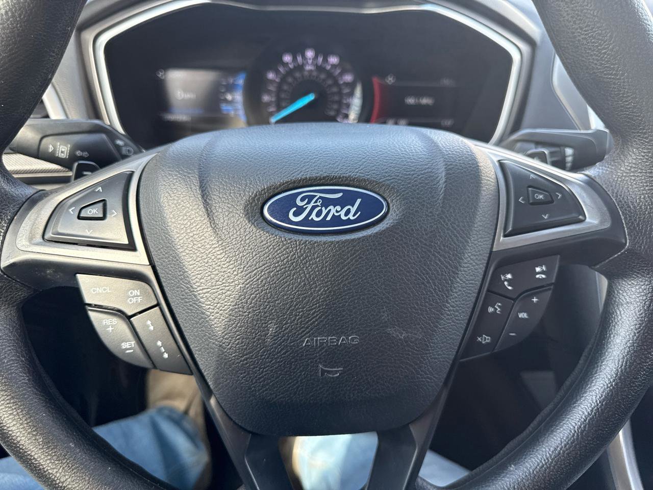 Used 2019 Ford Fusion SE image 10