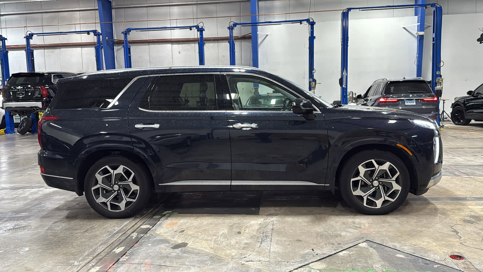 Used 2021 Hyundai Palisade Calligraphy image 2