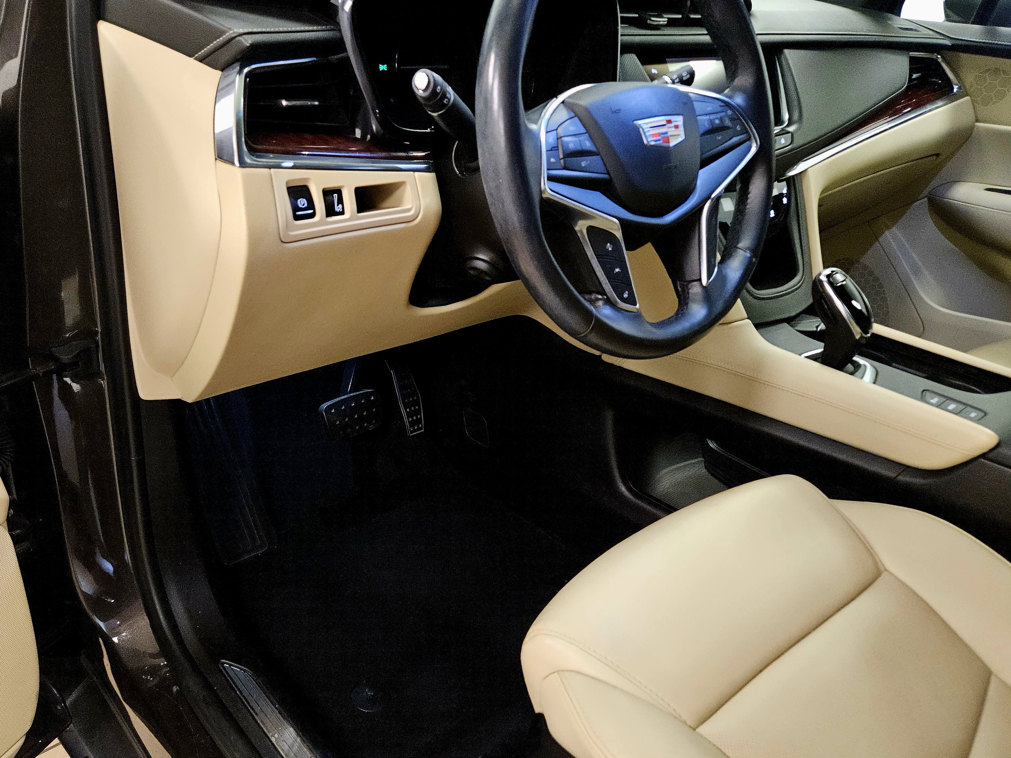 Used 2019 Cadillac XT5 Premium Luxury w/ Advanced Security Package image 40