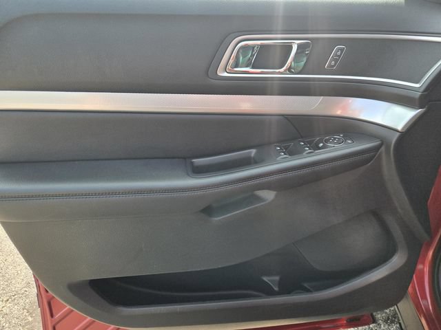Used 2016 Ford Explorer XLT w/ Equipment Group 202A FWD image 14