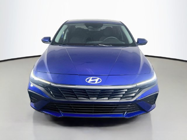 Used 2025 Hyundai Elantra Hybrid FWD image 2