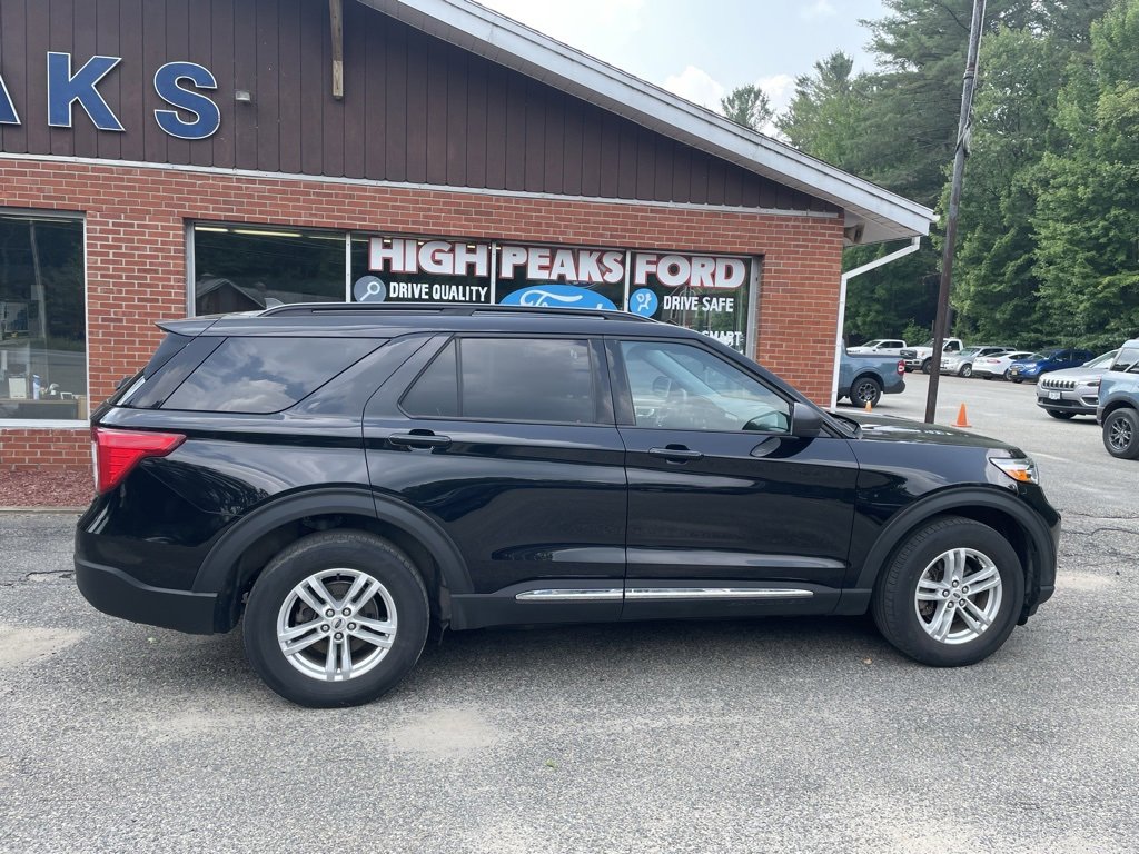 Certified 2022 Ford Explorer XLT image 2