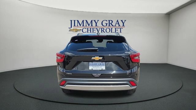 Used 2025 Chevrolet Trax LT FWD image 4
