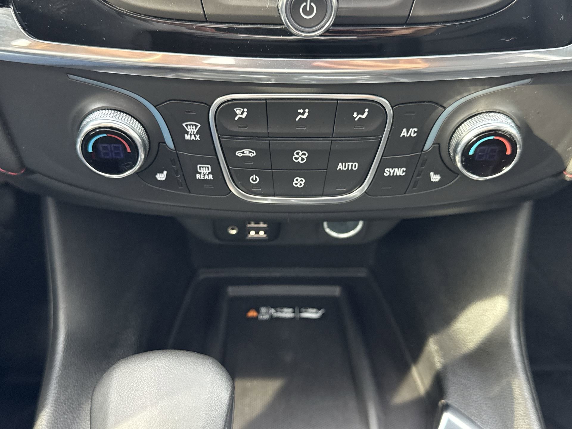 Used 2023 Chevrolet Traverse RS w/ LPO, Cargo Package AWD/4WD image 19