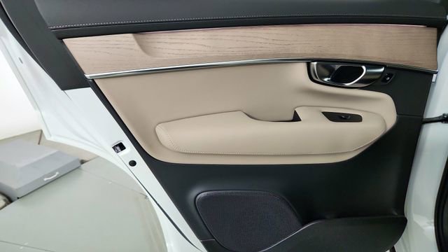 New 2026 Volvo XC90 T8 Plus w/ Protection Package AWD/4WD image 28