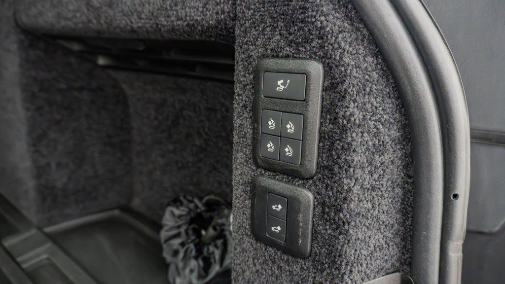 Used 2021 Land Rover Range Rover Autobiography Fifty Edition image 10