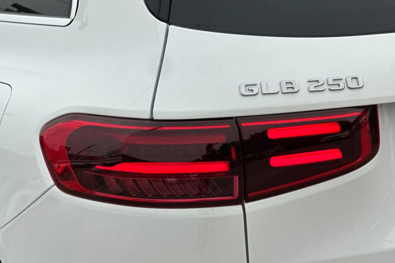 New 2026 Mercedes-Benz GLB 250 image 14