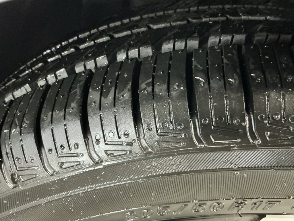 Used 2023 Nissan Versa SR w/ Trunk Package image 27