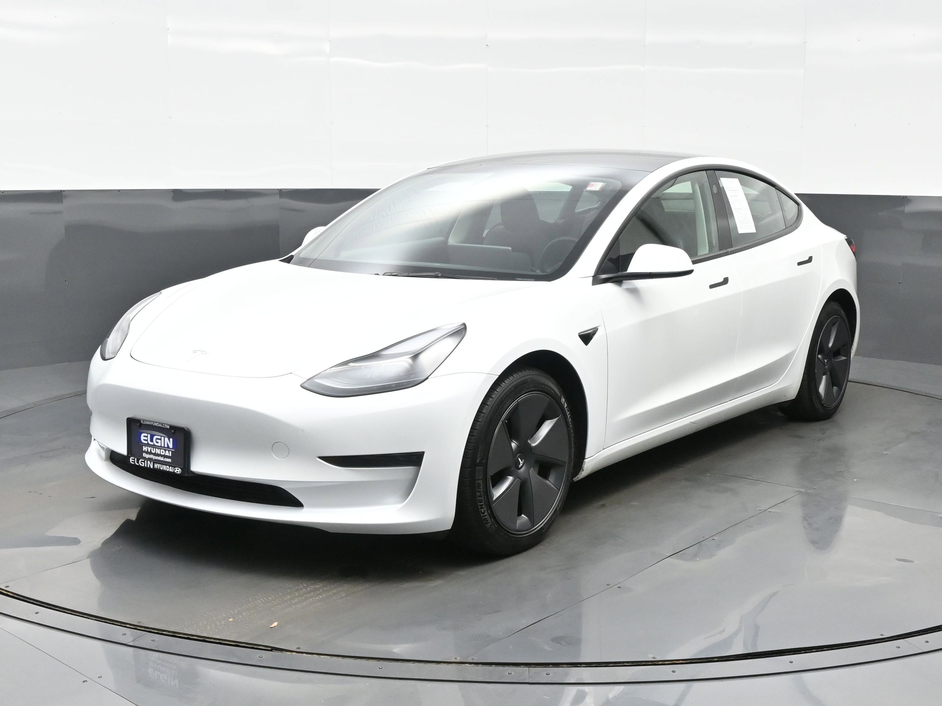 Used 2023 Tesla Model 3 Standard Range image 2