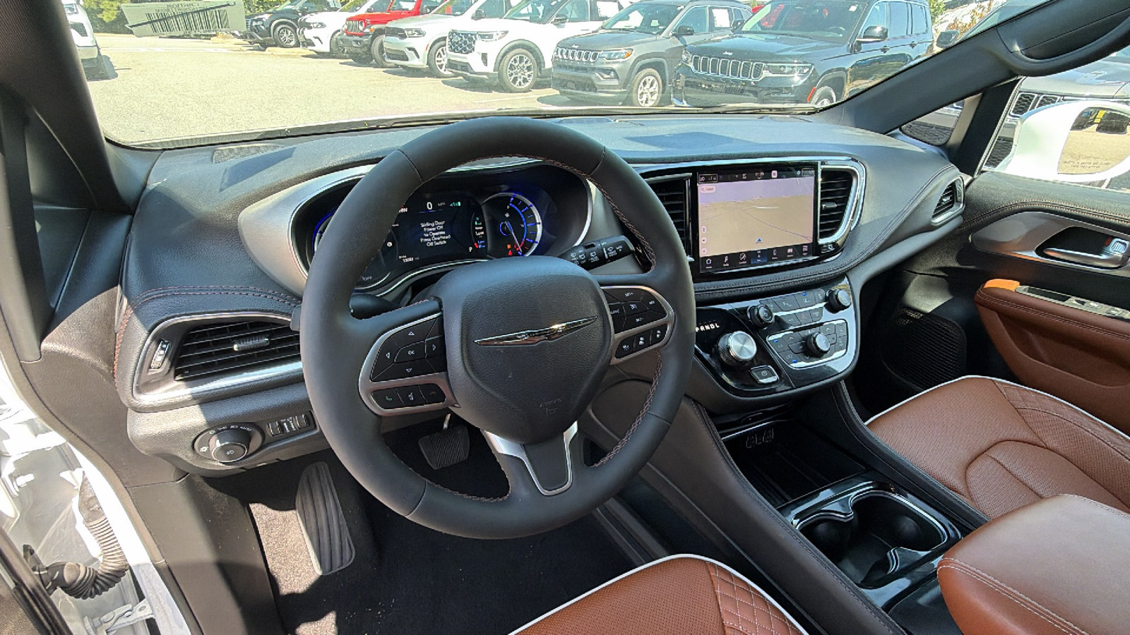 Used 2024 Chrysler Pacifica Pinnacle FWD image 24