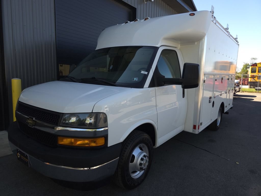 Used 2019 Chevrolet Express 3500 w/ Power Convenience Package RWD image 3