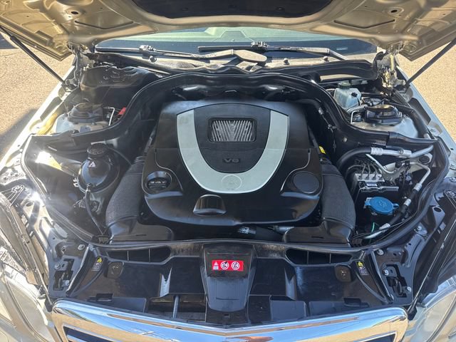 Used 2010 Mercedes-Benz E 550 4MATIC Sedan image 22