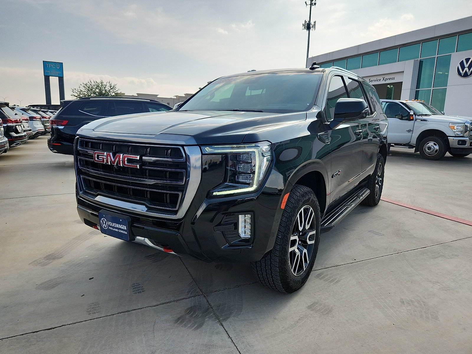 Used 2024 GMC Yukon AT4 w/ Technology Package AWD/4WD image 3