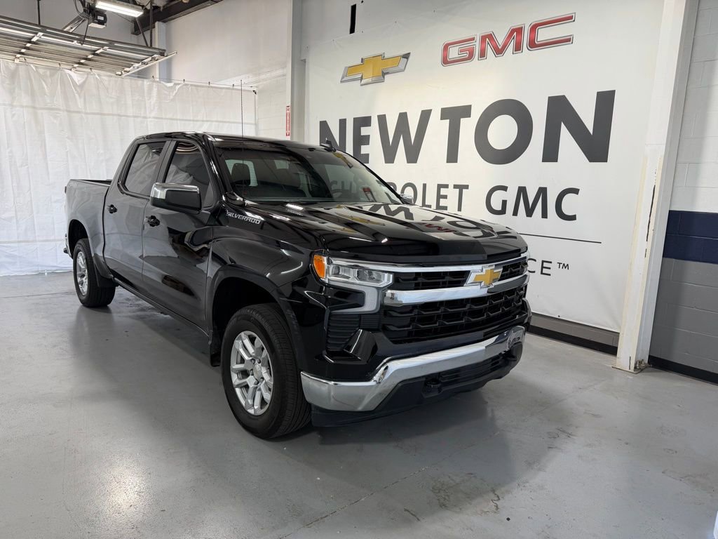 Used 2024 Chevrolet Silverado 1500 LT image 2