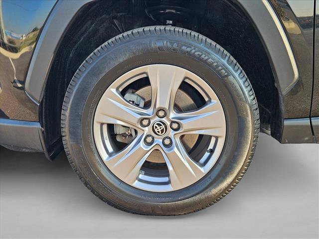 Used 2022 Toyota RAV4 LE AWD/4WD image 22