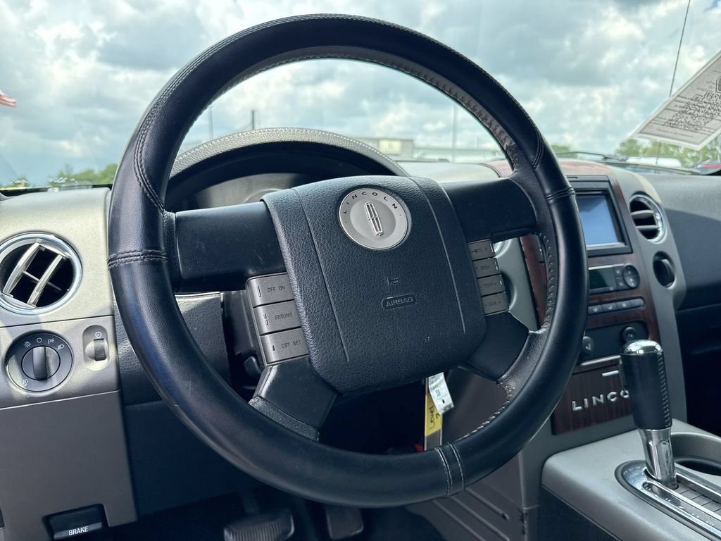 Used 2006 Lincoln Mark LT 4x4 image 11