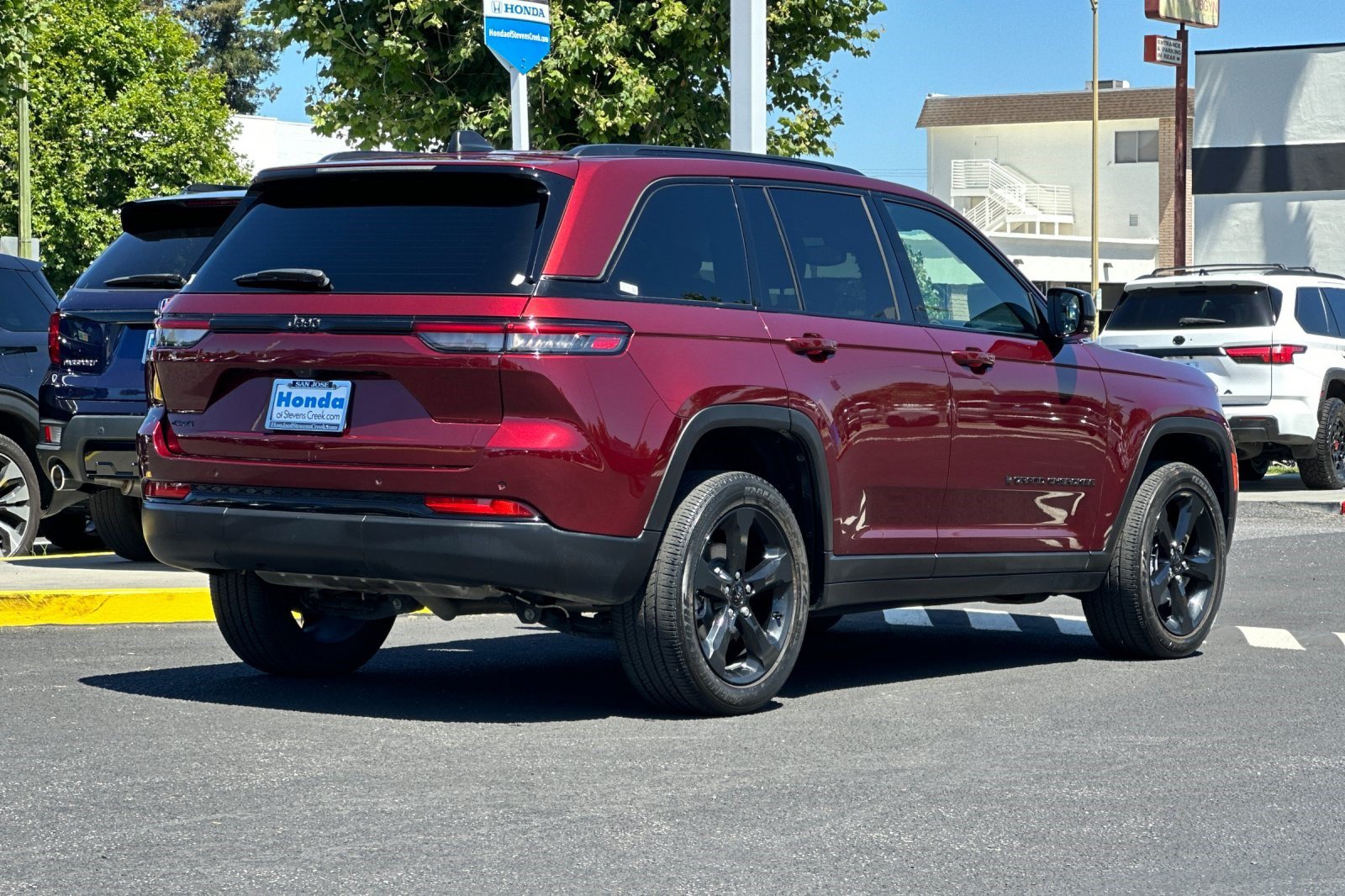 Used 2023 Jeep Grand Cherokee Altitude AWD/4WD image 8