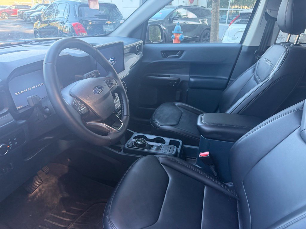 Used 2025 Ford Maverick Lariat w/ Black Appearance Package AWD/4WD image 12