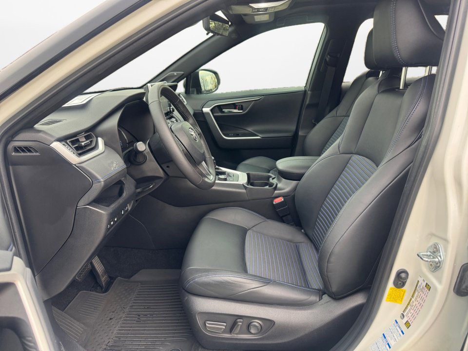 Used 2021 Toyota RAV4 XSE image 11