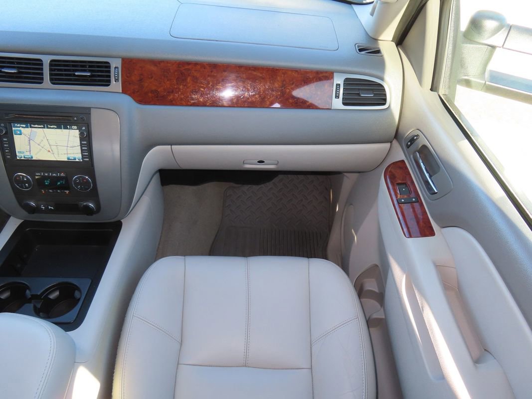 Used 2010 GMC Sierra 3500 SLT w/ SLT Convenience Package image 27