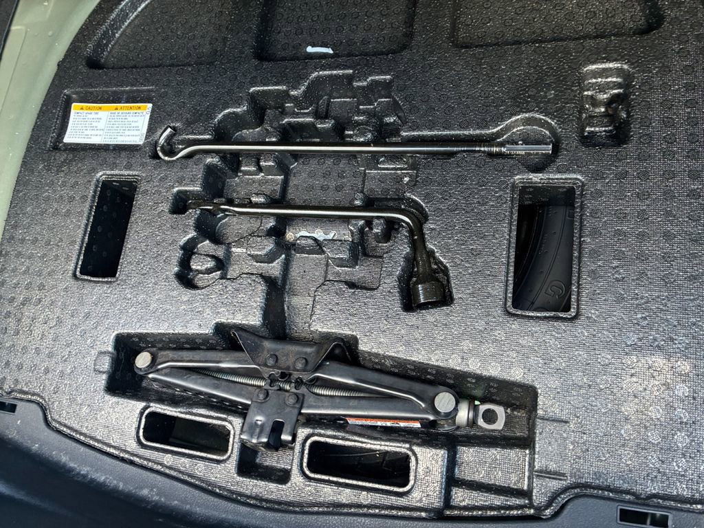 Used 2021 Toyota Camry SE w/ Convenience Package image 22