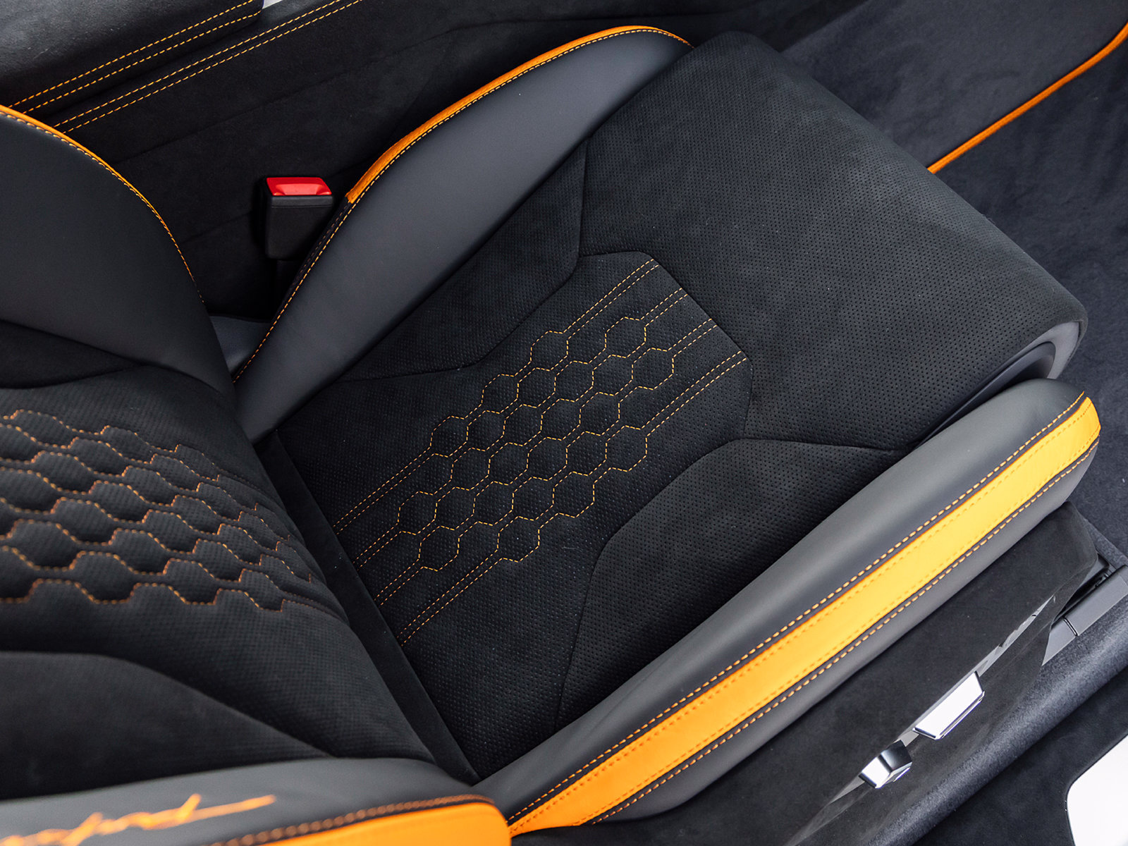 Used 2023 Lamborghini Urus Performante AWD/4WD image 55