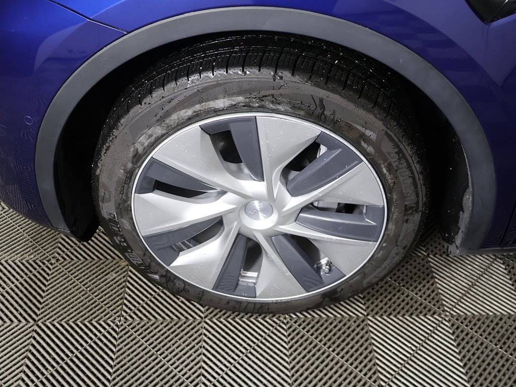 Used 2022 Tesla Model Y Long Range image 19