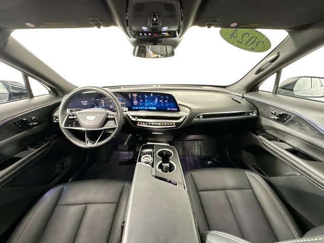 Used 2024 Cadillac Lyriq Luxury AWD/4WD image 3