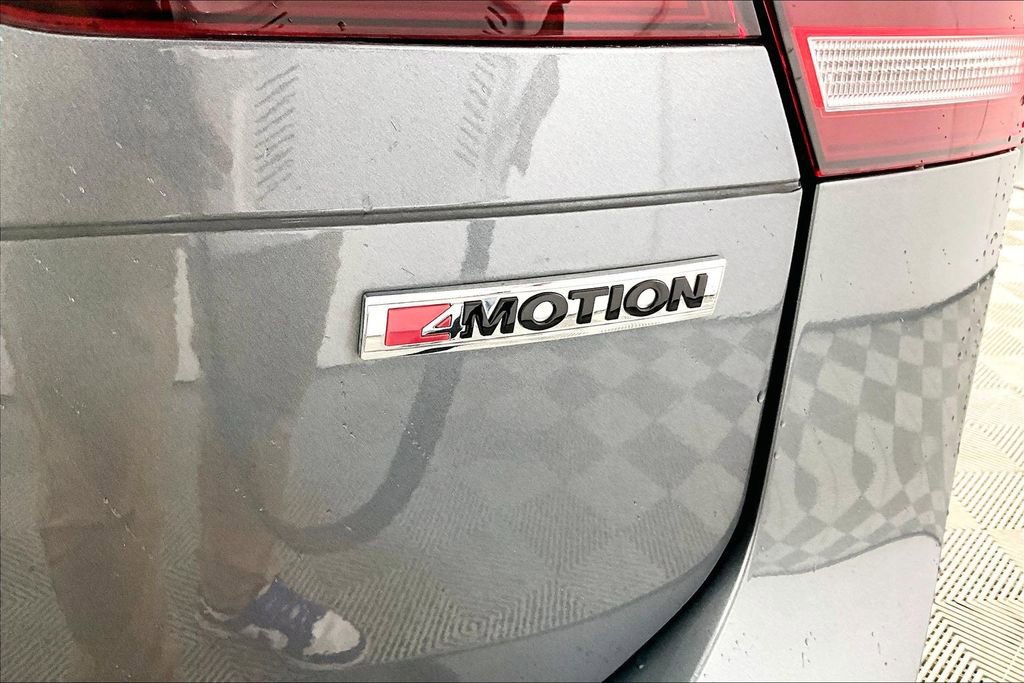 Used 2021 Volkswagen Tiguan SE w/ Panoramic Sunroof Package image 14