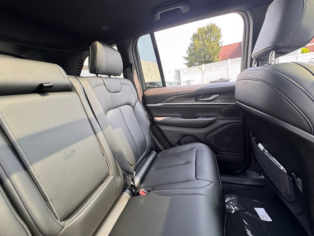 New 2026 Jeep Grand Cherokee Limited w/ Limited Altitude Package AWD/4WD image 22
