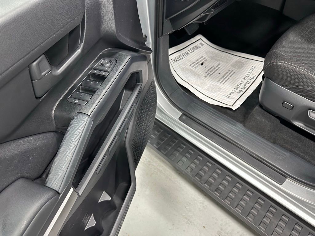 Used 2025 Toyota 4Runner SR5 AWD/4WD image 9