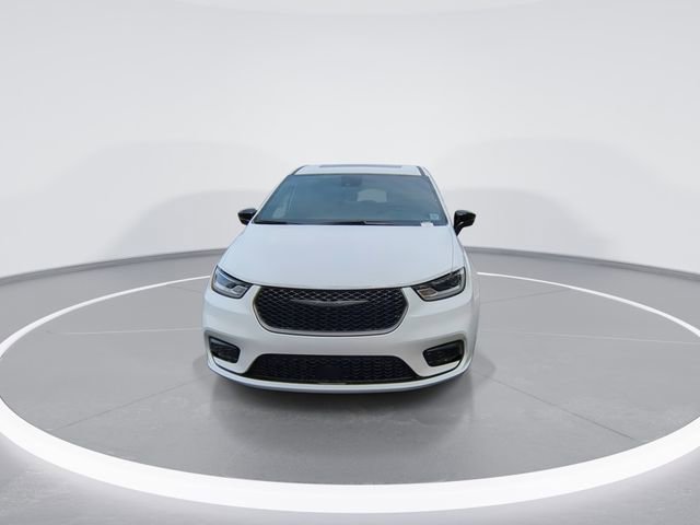 New 2026 Chrysler Pacifica Select FWD image 3