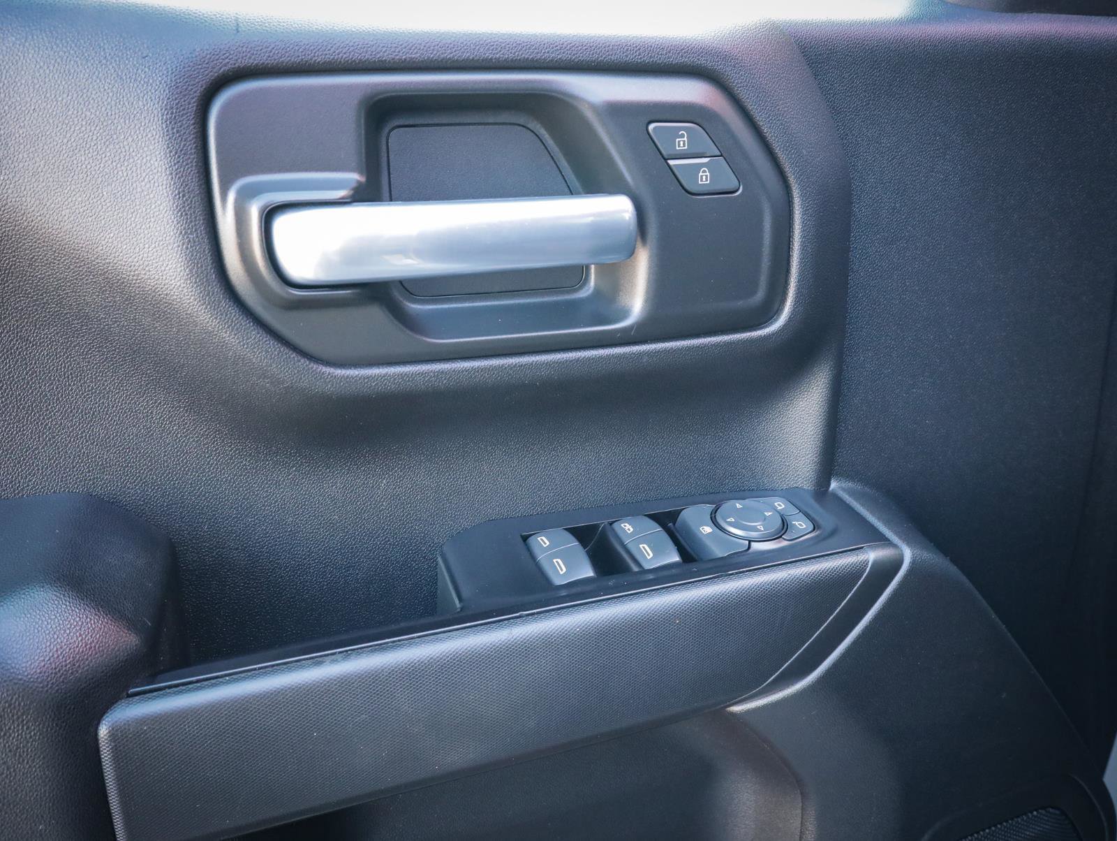 Used 2019 Chevrolet Silverado 1500 Custom w/ Custom Convenience Package AWD/4WD image 16