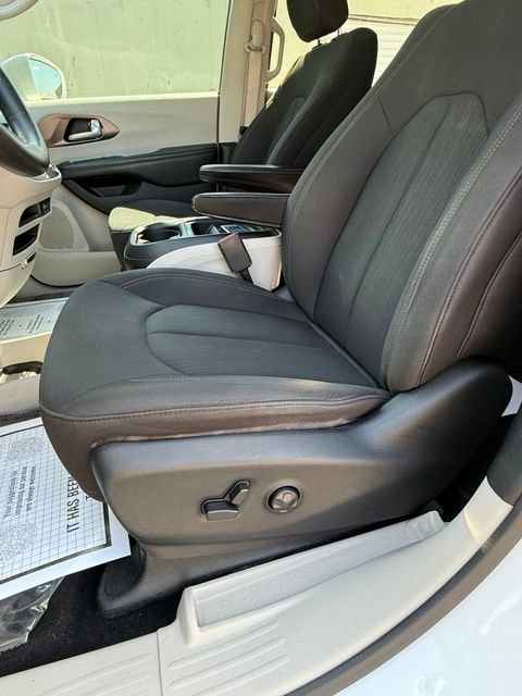 Used 2018 Chrysler Pacifica Touring Plus w/ Tire & Wheel Group FWD image 10