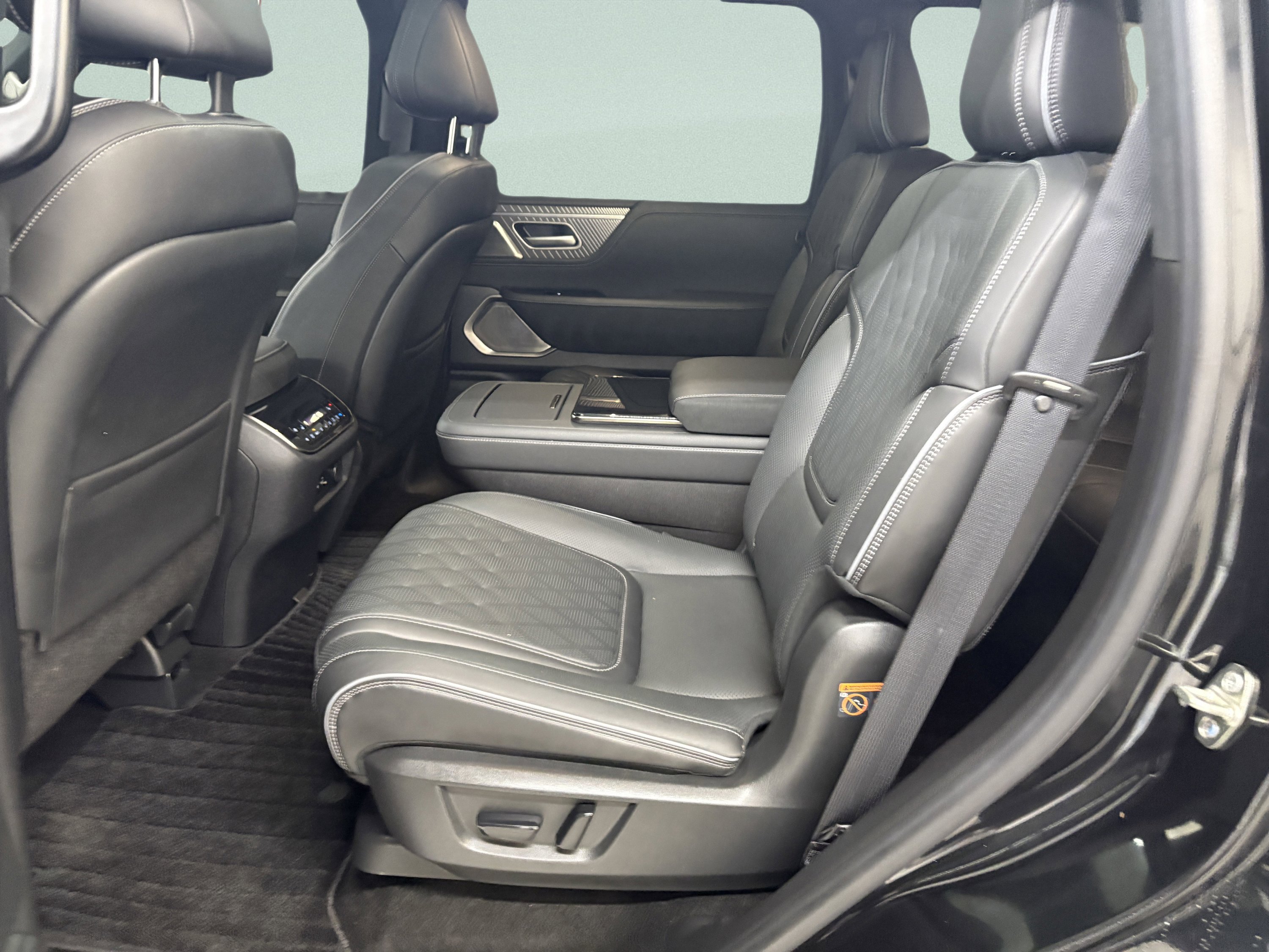 Used 2025 INFINITI QX80 Autograph image 29