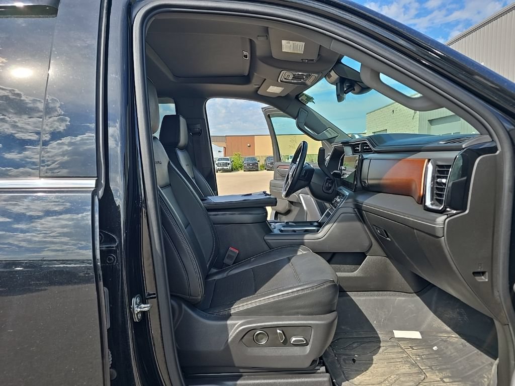 Used 2024 GMC Sierra 2500 Denali AWD/4WD image 18