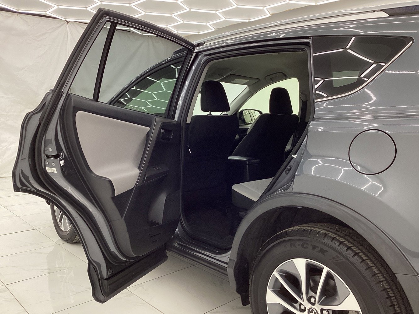Used 2018 Toyota RAV4 LE image 22