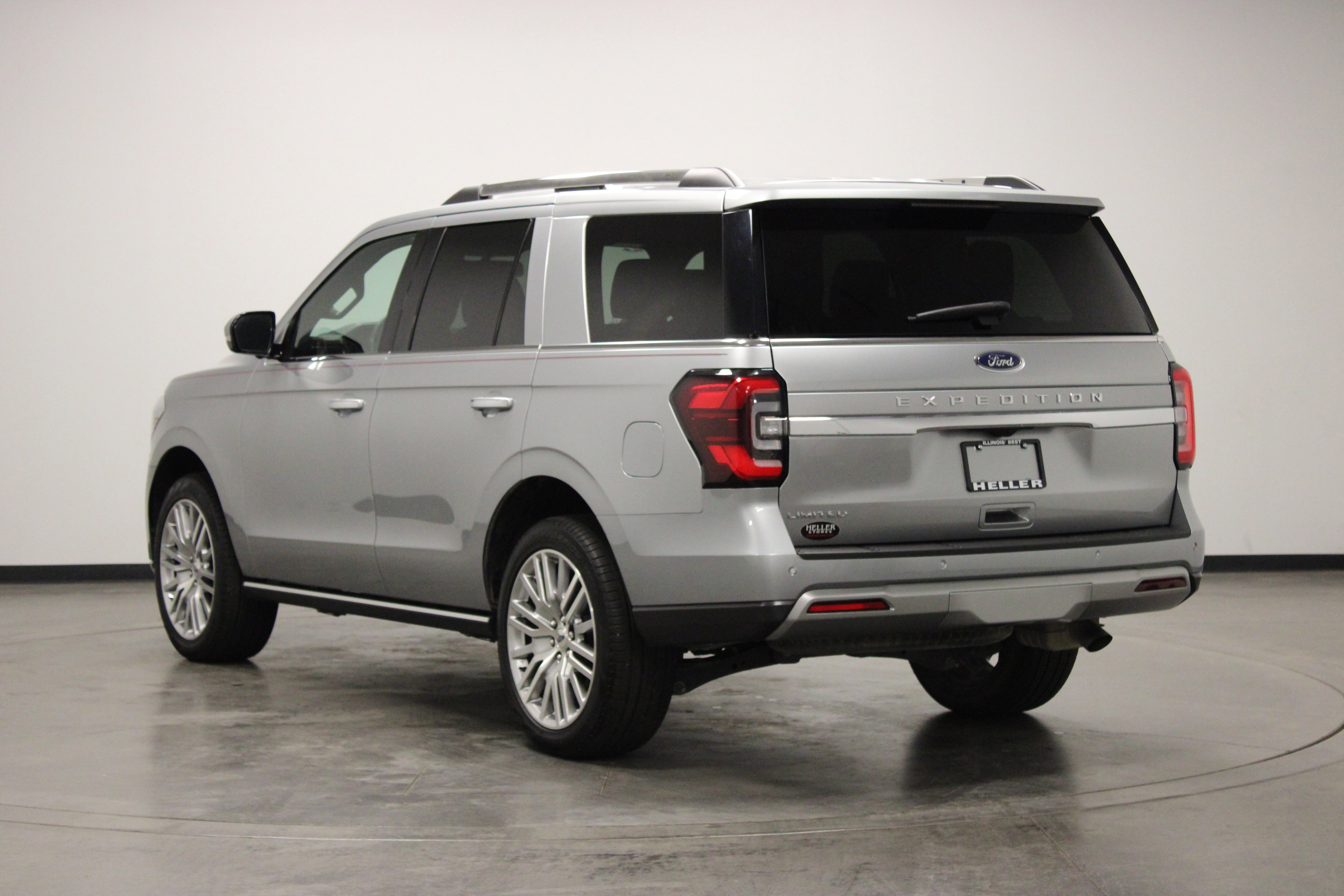 Used 2024 Ford Expedition Limited AWD/4WD image 6
