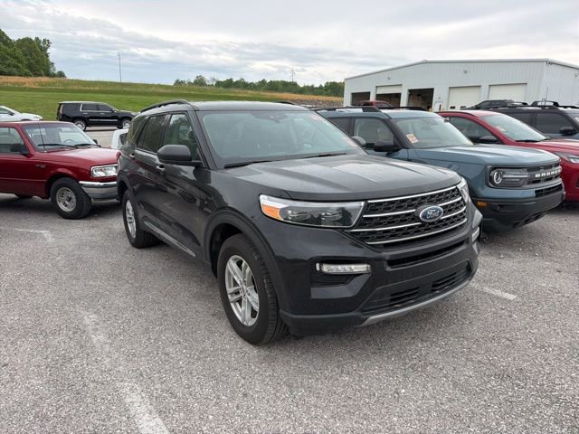 Used 2024 Ford Explorer XLT w/ Equipment Group 202A AWD/4WD image 1