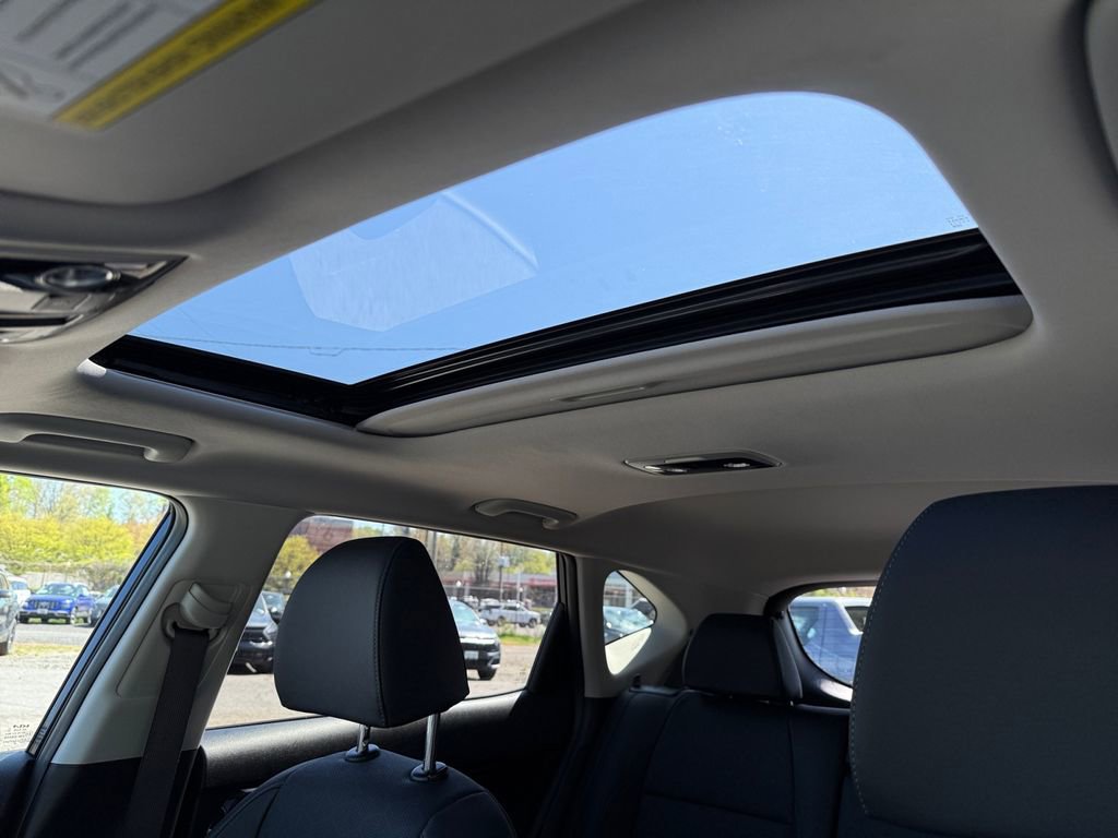 Certified 2024 Kia Seltos SX w/ SX Sunroof Package image 25