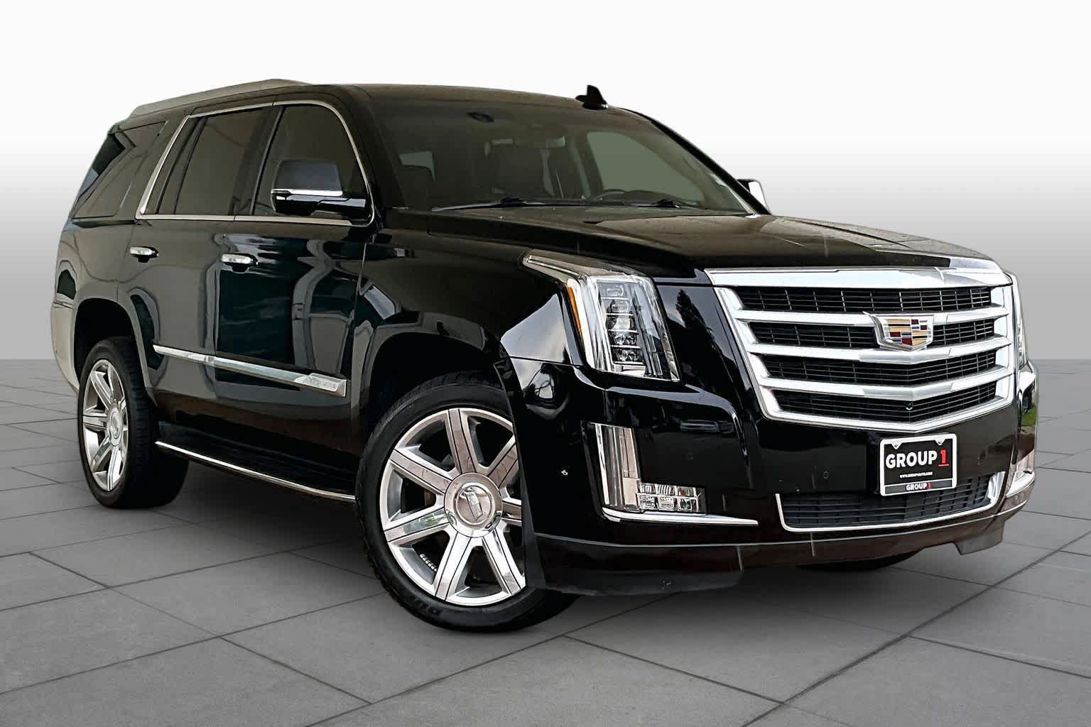 Used 2017 Cadillac Escalade Luxury AWD/4WD image 3